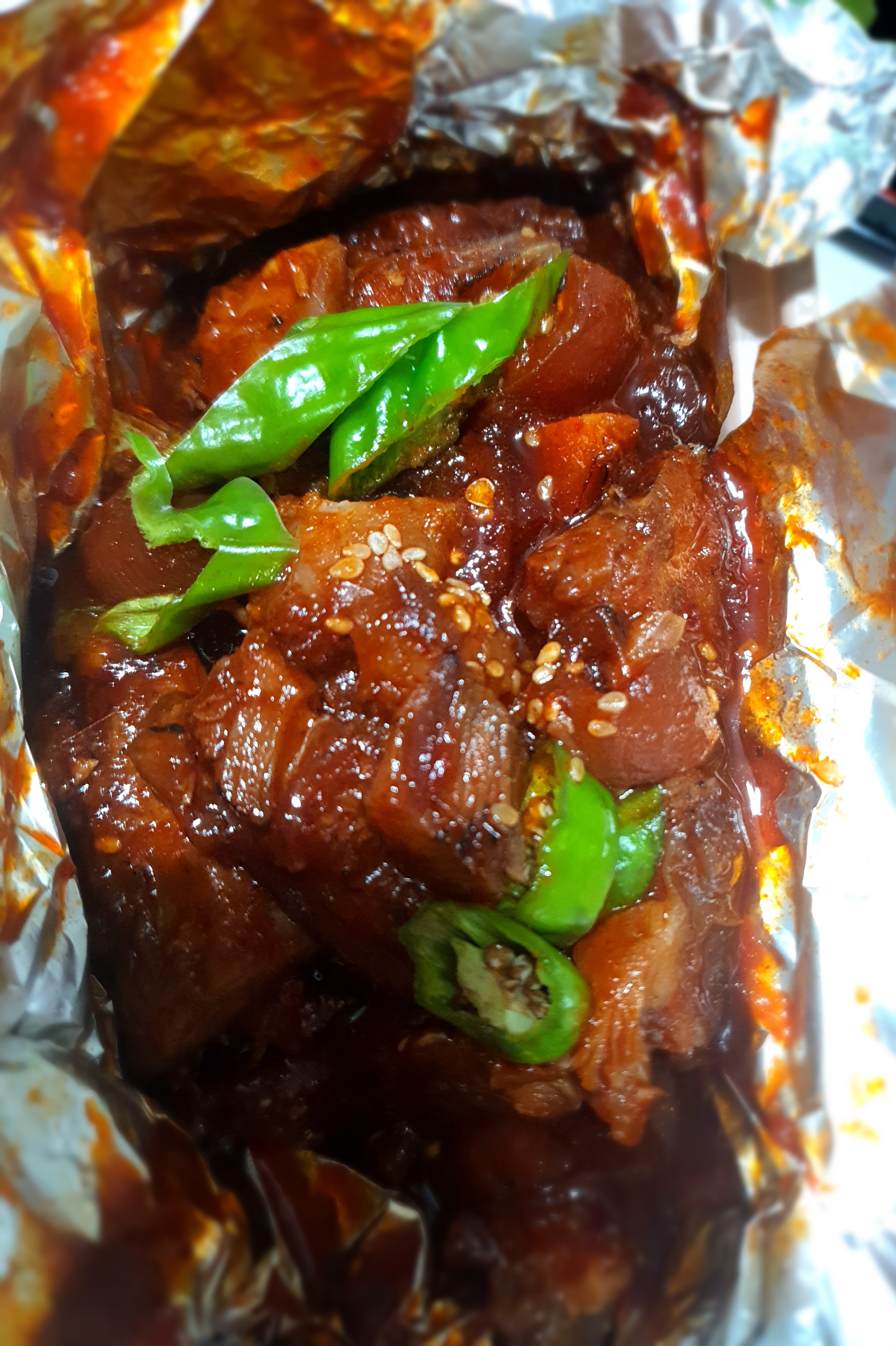 매운-족발도-시켰습니다.