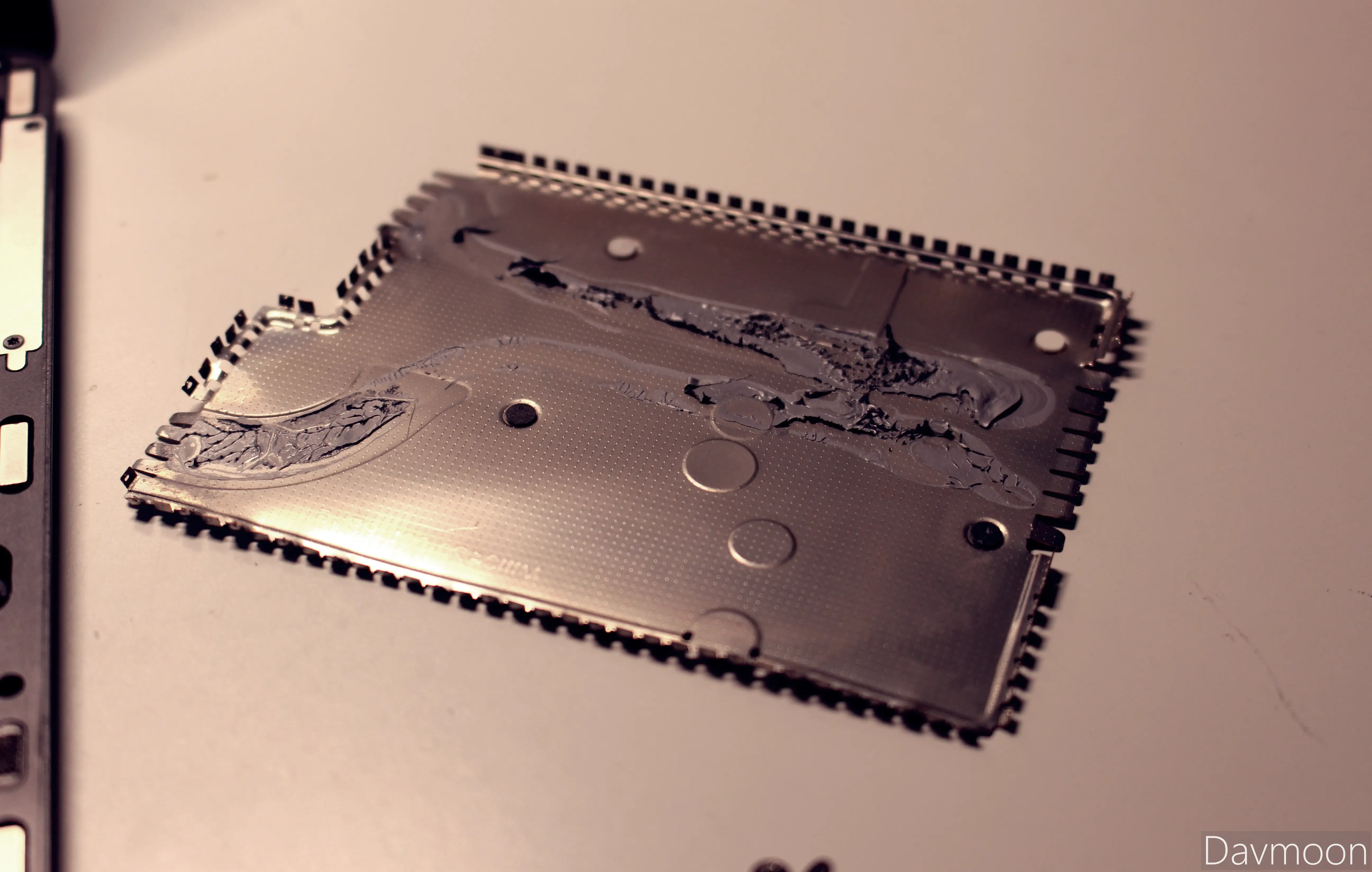 서피스 랩탑 3 금속 실드 캡 분리