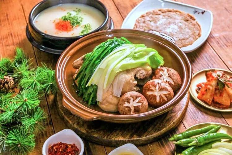 식객 허영만 백반기행 162회 신성우 편 새콤 시원한 초계탕, 초계닭무침, 막국수 동두천 소요산 노포 맛집 소개