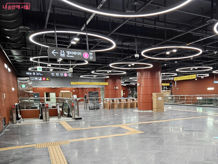 암사역사공원역 개찰구