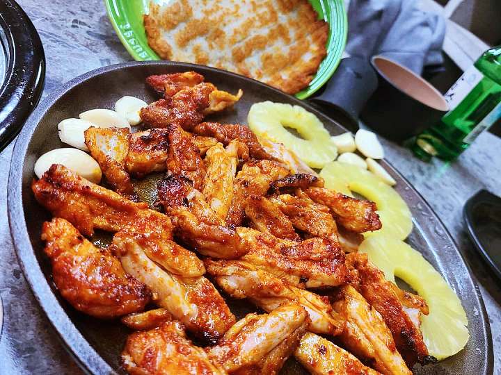 생방송오늘저녁 낭만시장 중앙시장 춘천 삼색 숯불 구이 55년 전통 닭갈비 닭안창살 닭내장 닭목살 맛집 추천