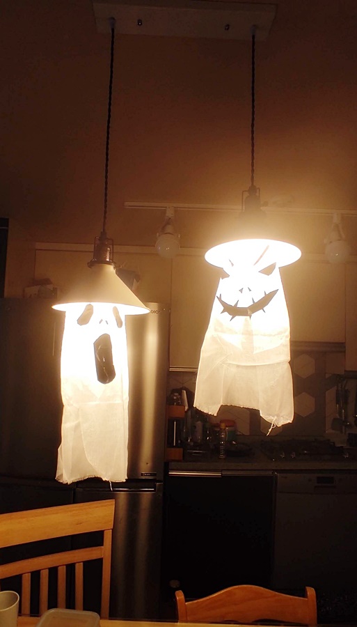 불이 켜지면 더 오묘한 느낌