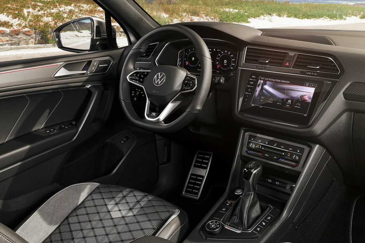 티구안 올스페이스 실내