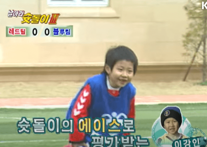 웃으며 헉허대는 어린이강인