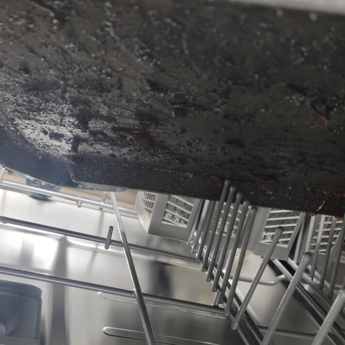 프로쉬 그린레몬으로 설거지 하기전 애벌설거지 없이 불판을 식세기에 그대로 넣었다