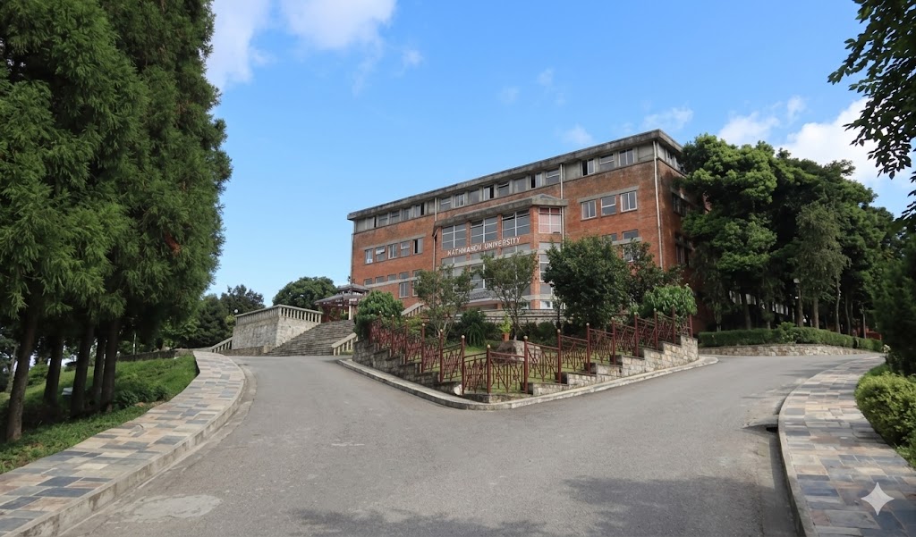 카트만두 대학교 입구