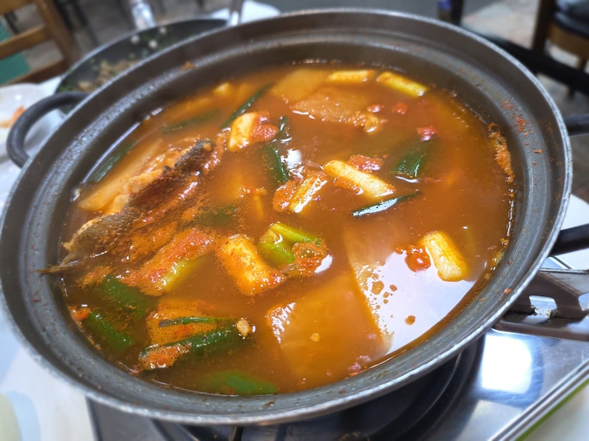 쌍둥이횟집 음식 매운탕