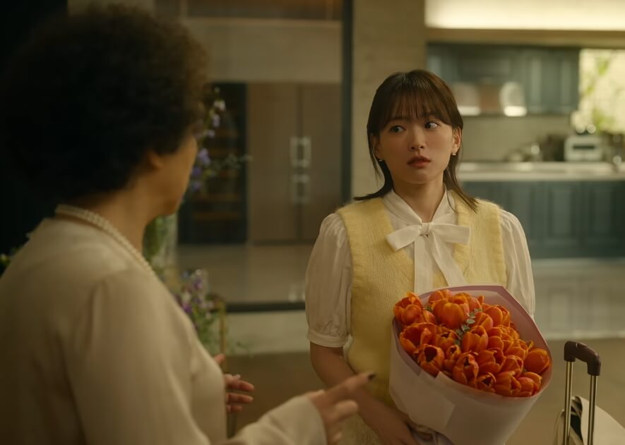 꽃을 들고 있는 다해