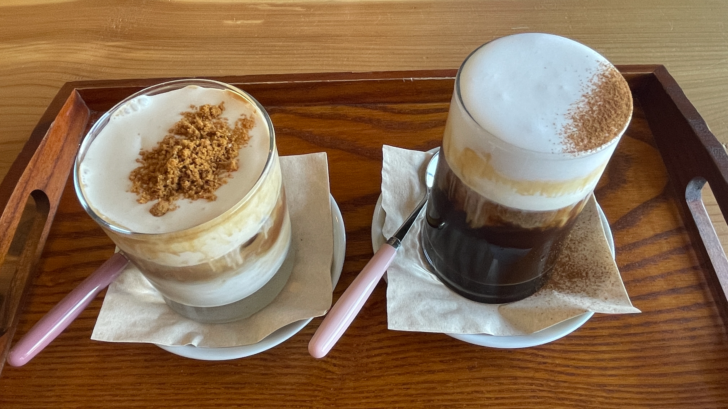 카페 콘 피넛 & 산티아고 슈페너 블랙