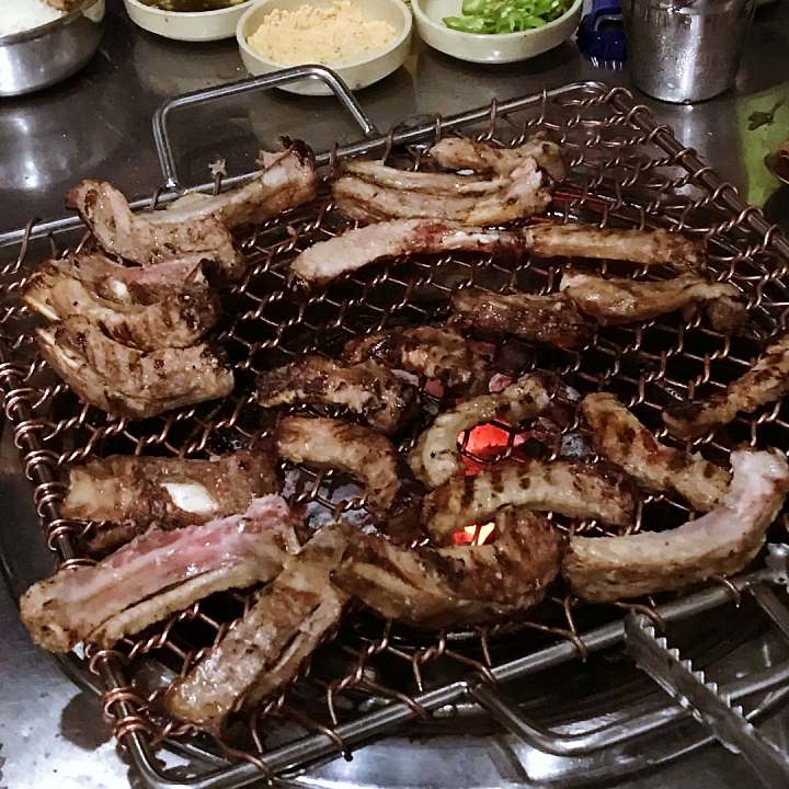 진심 가득 건강 담은 맛 경기 군포 맛집 추천 생방송투데이 수도권 최고의 등갈비구이 등갈비 숯불 구이 오늘방송 빅데이터 랭킹