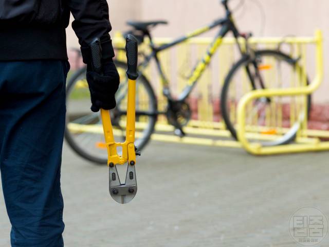 SNS 보고 죽은 아빠의 선물 소년에게 돌려준 자전거 도둑