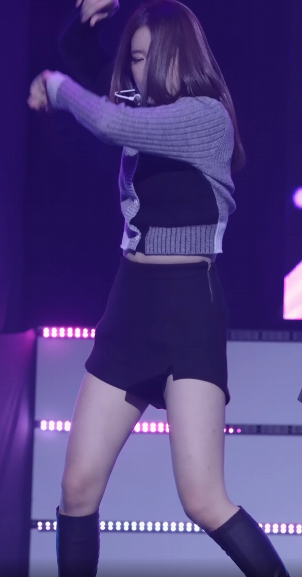 아이돌-idol-kpop-가슴-가슴골-슴골-boobs-cleavage-midriff-엉덩이-엉밑-엉밑살-butt-섹시-몸매-body-sexy-허벅지-thighs-도끼-cameltoe-nsfw-legs-cheeks-우주소녀-엑시-wjsn-exy