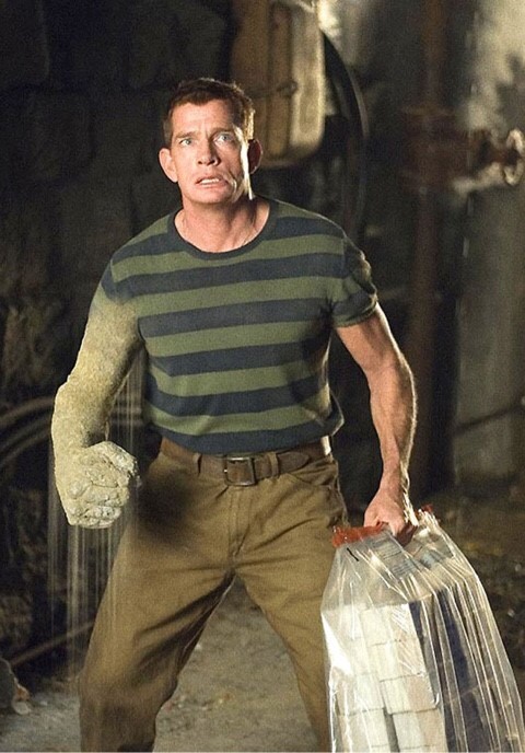 모래로 변하는 샌드맨의 모습