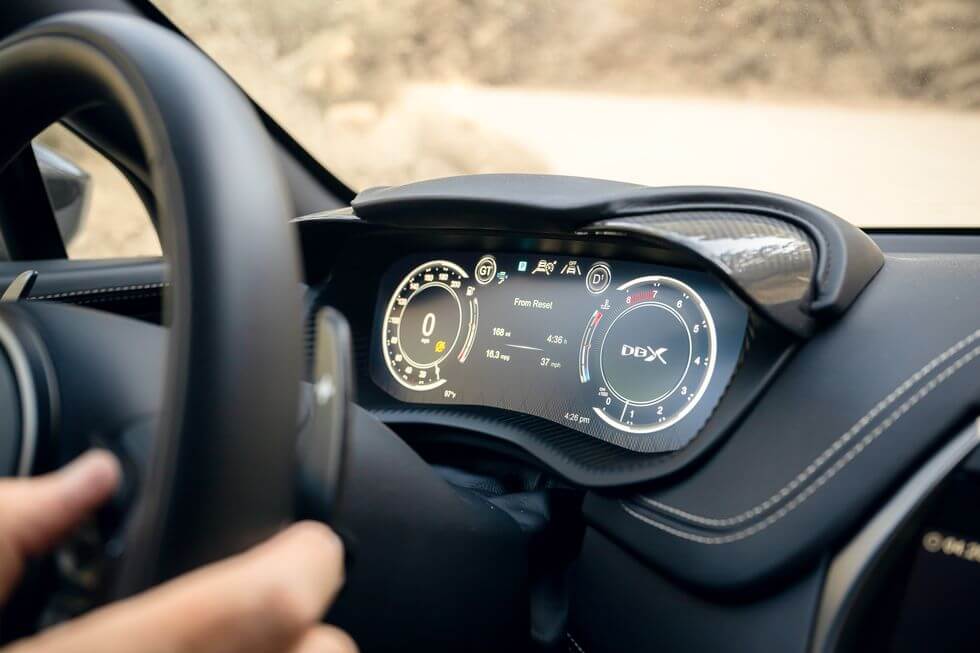 2024 에스턴마틴SUV