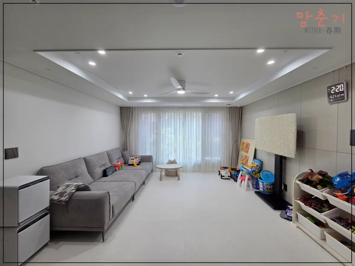 거실실링팬-다운라이트8구-로슬러조명키트추가-조명켠모습