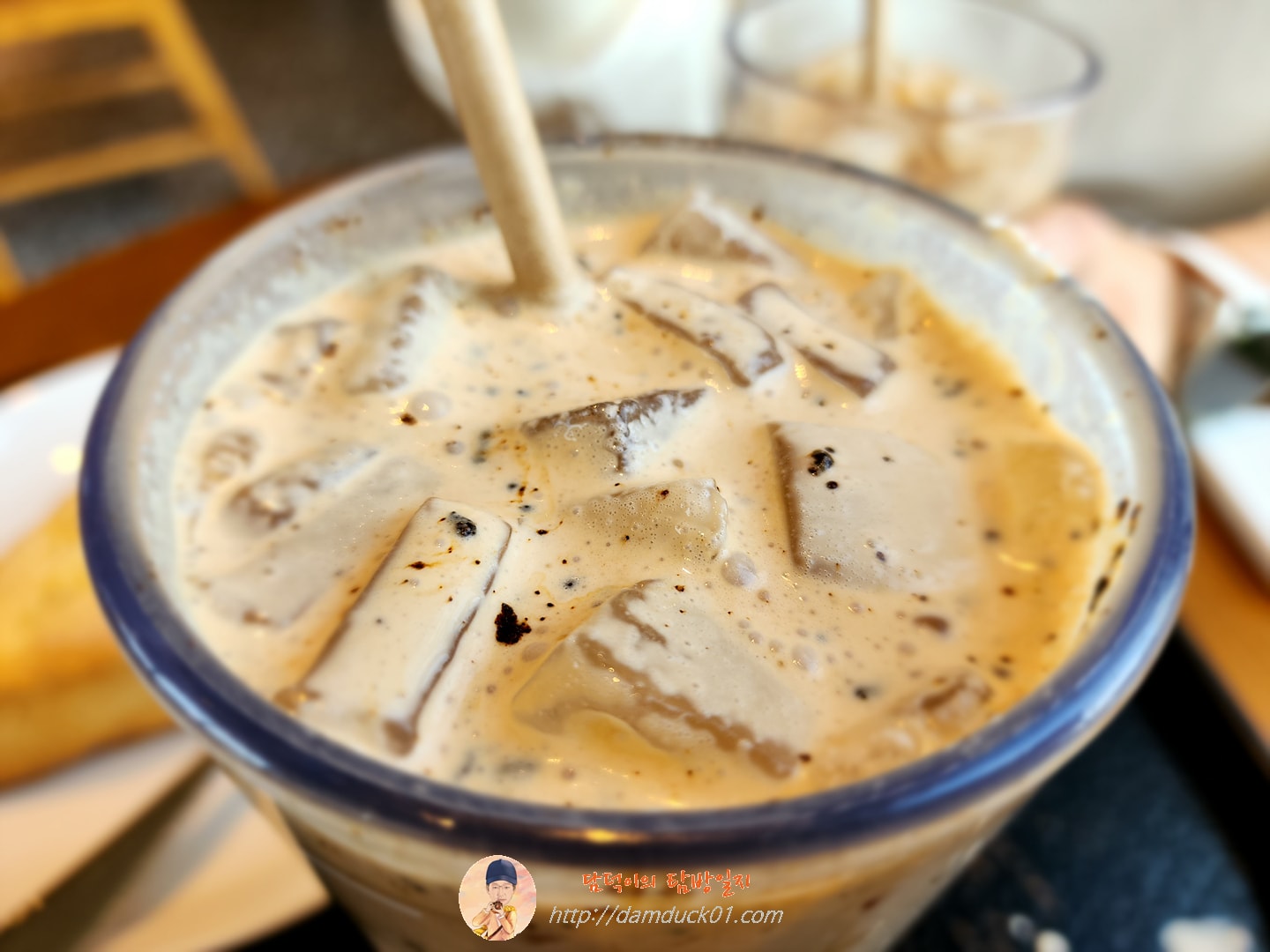 아이스 블랙 글레이즈드 라떼