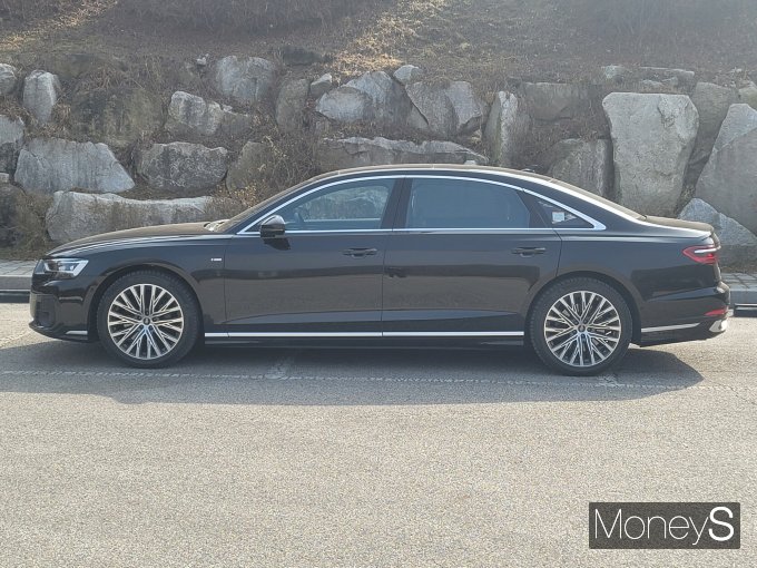 더 뉴 아우디 A8 L 55 TFSI 콰트로 프리미엄