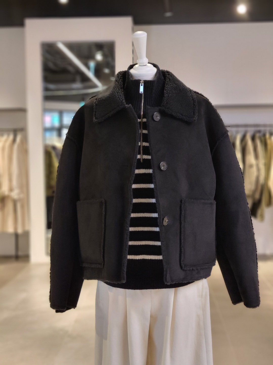 스튜디오톰보이 스튜디오 톰보이 숏 리버시블 무스탕 9192461952 099