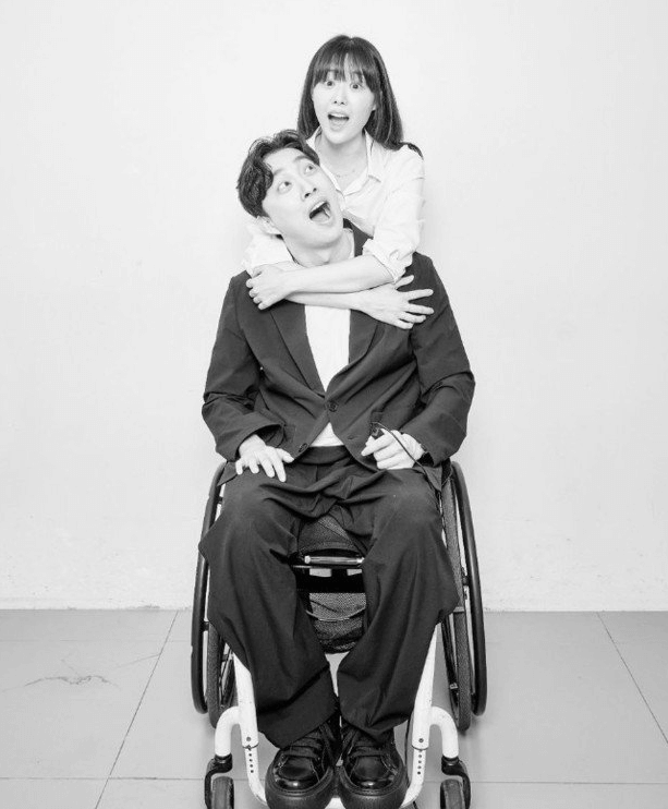 송지은-박위-흑백-포토-화보