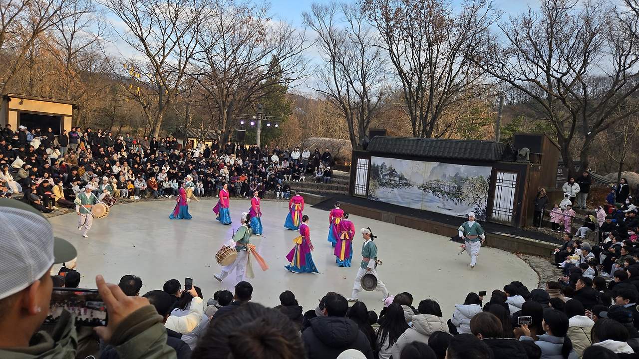 관람객 참여형 행사 덕분에 주말이라 사람이 많았지만 복잡함보다 활기가 더 크게 느껴짐