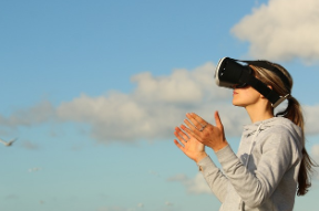 가상현실(VR)과 증강현실(AR) 기반의 일상 : 디지털 경험의 새로운 지평