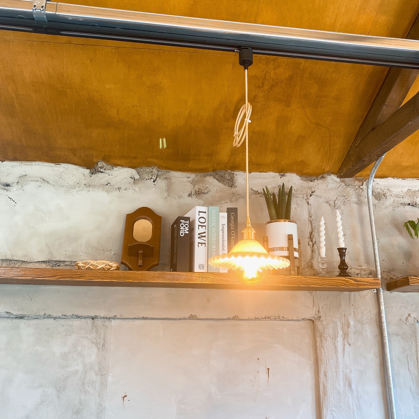 제주 서귀포 성산 혼인지 돌창고 개조 돌집 카페 고요히