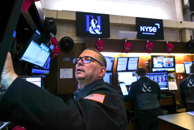 트럼프, 테슬라 차량 직접 구매…머스크 지지 선언과 주가 영향은?