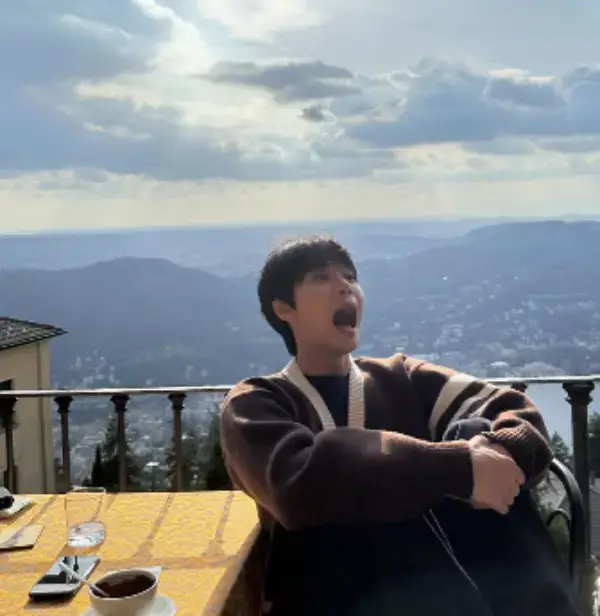 가수-도영-사진