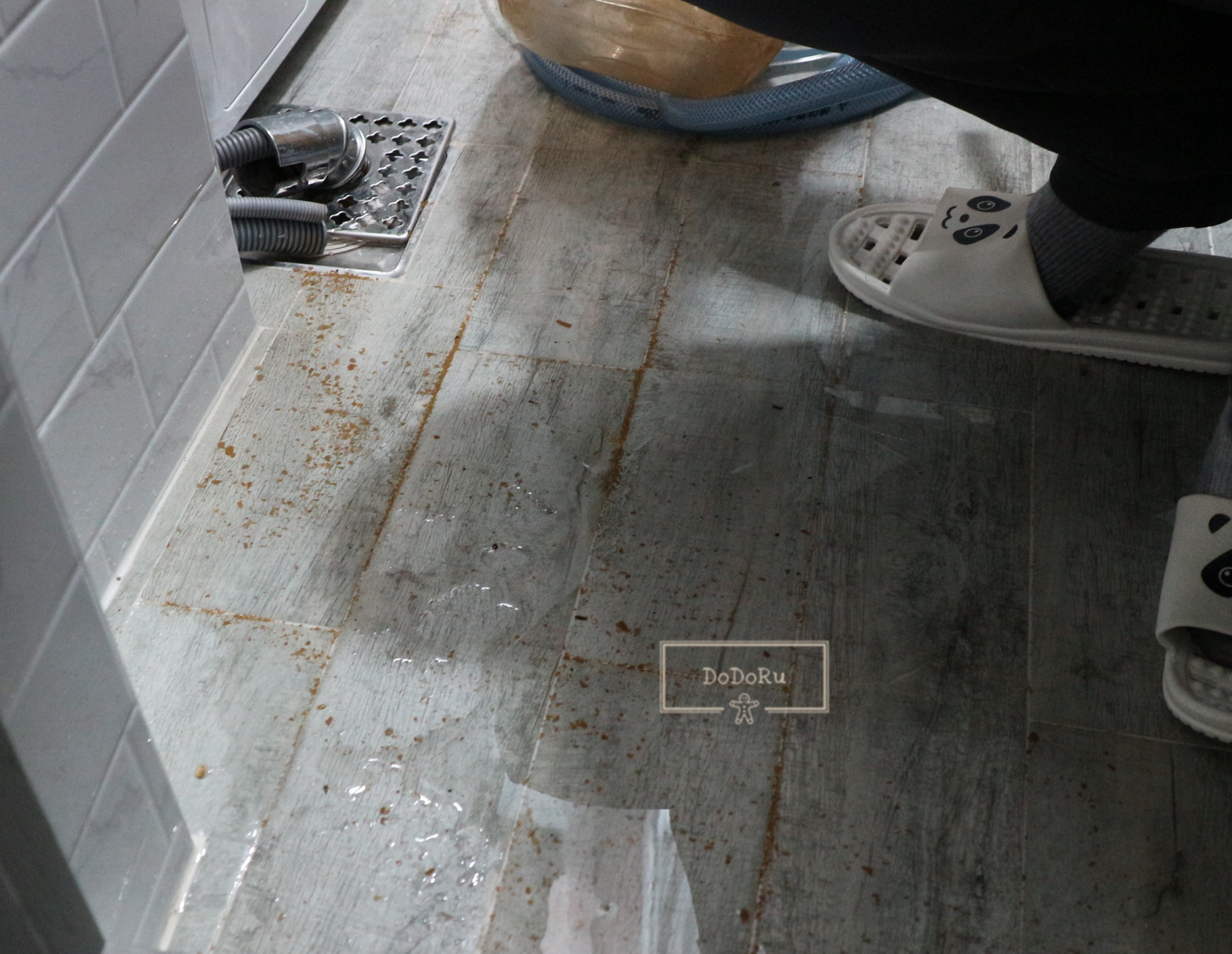 보일러 배관청소후 찌꺼기가 나온모습