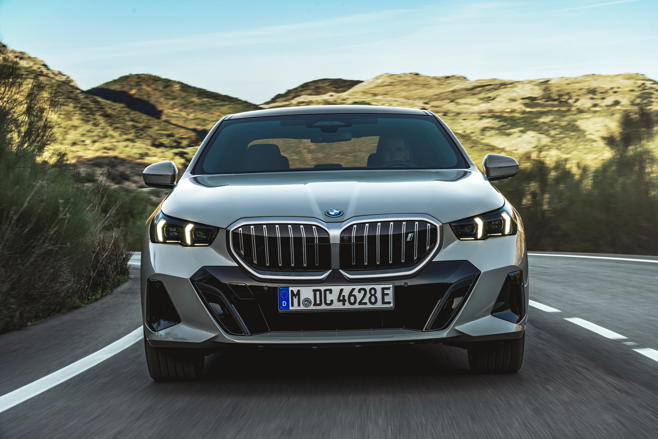 2024년식 BMW i5 전면사진