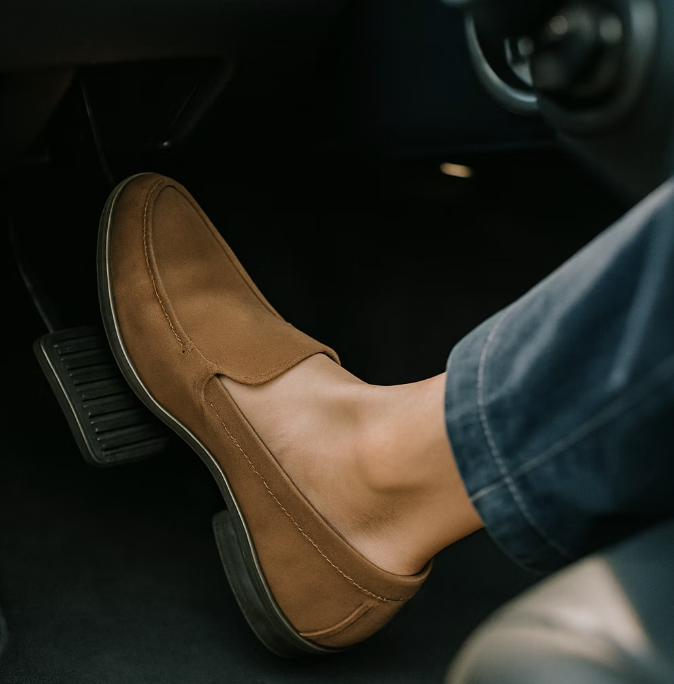 가속 페달은 아기 다루듯 부드럽게