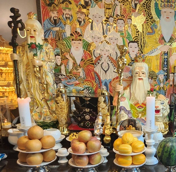 흰색 옷 입은 도사님 불상