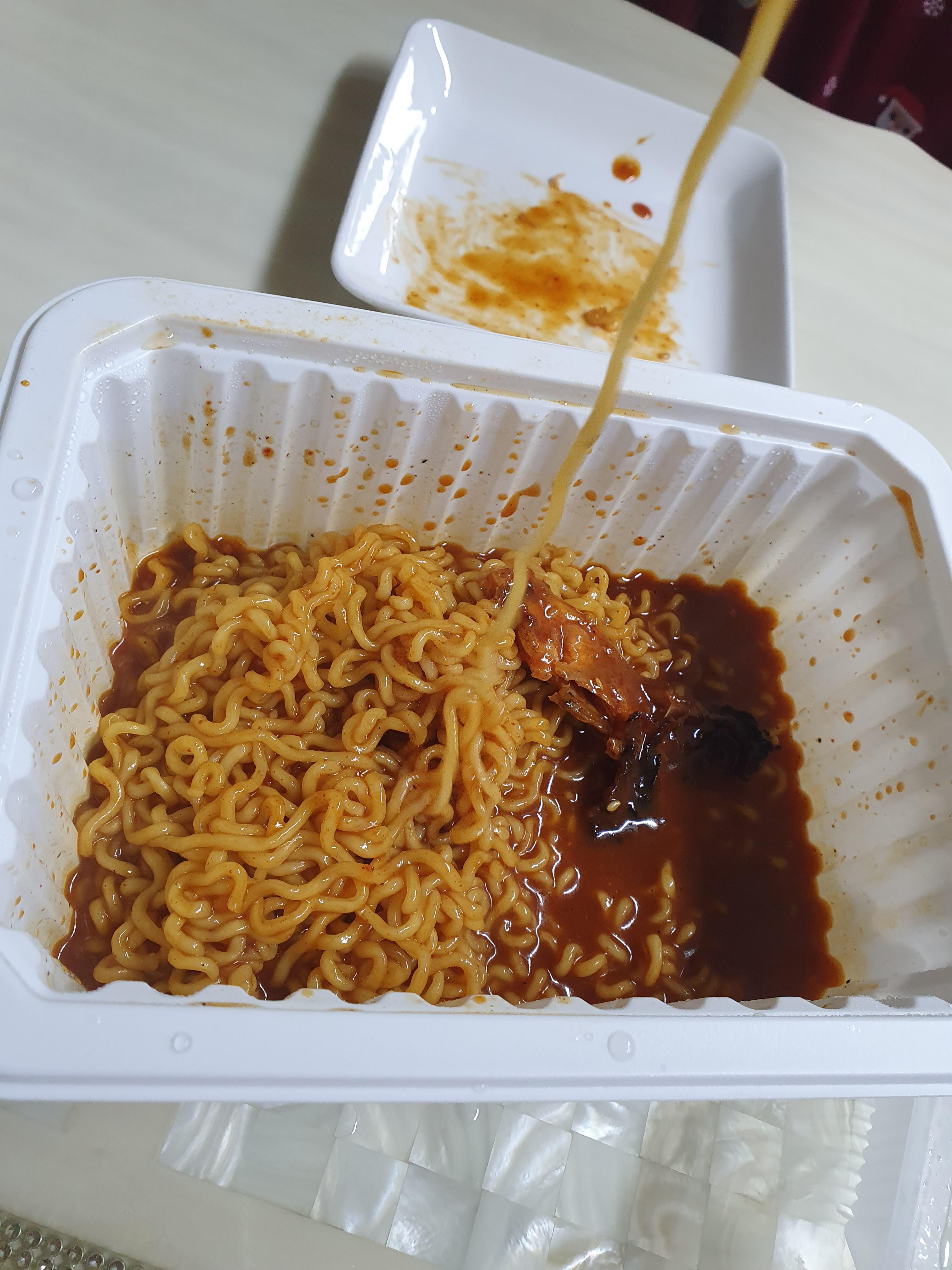 불로만 숯불치킨 + 안성탕면사리 콜라보!