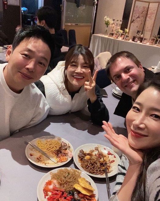 김하영 남편 박상준과 함께하는 이미지