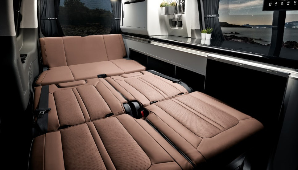 스타리아 라운지 하이브리드