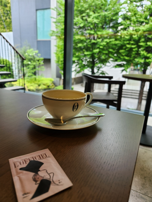 일본 도쿄여행: 오모테산도 카페 L'OFFICIEL COFFEE - 패션 매거진이 만든 감성 카페