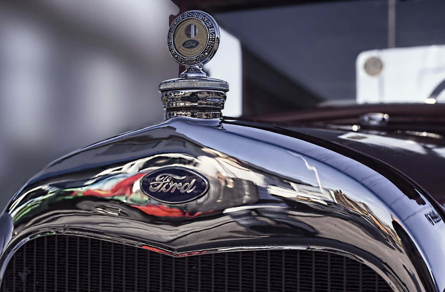 명품 소비는 단순한 사치일까, 아니면 가치 있는 투자일까?