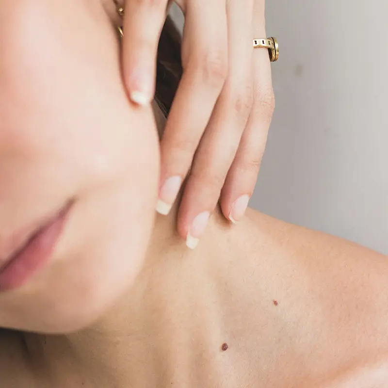 피부노화 걱정 NO! 50대 중년 여성의 빛나는 피부 루틴 비결