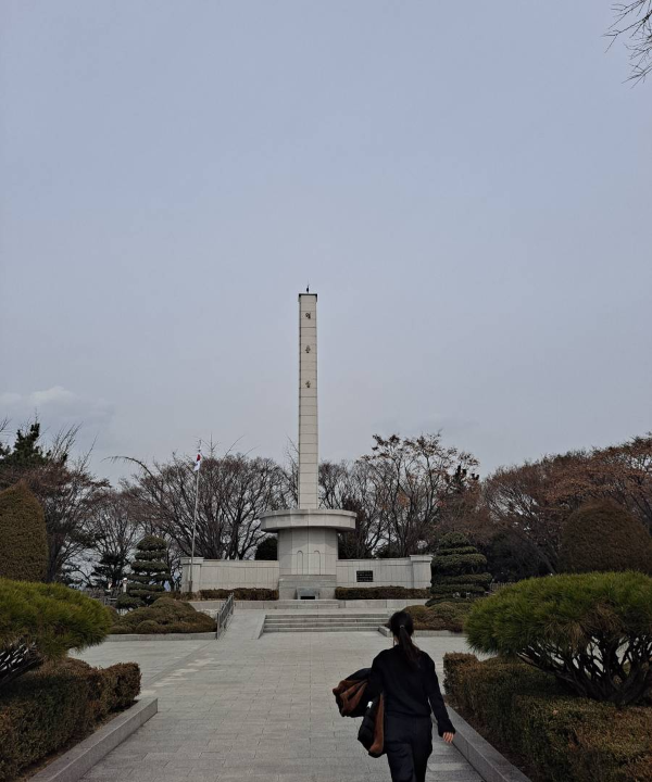 수봉산 현충탑