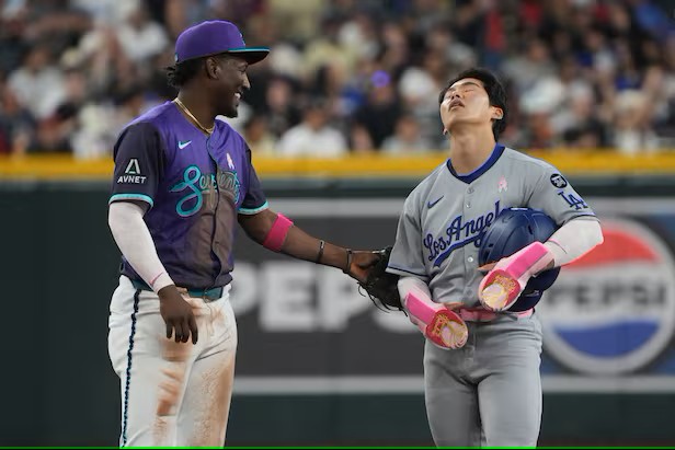 안타까워하는 김혜성선수의 경기모습