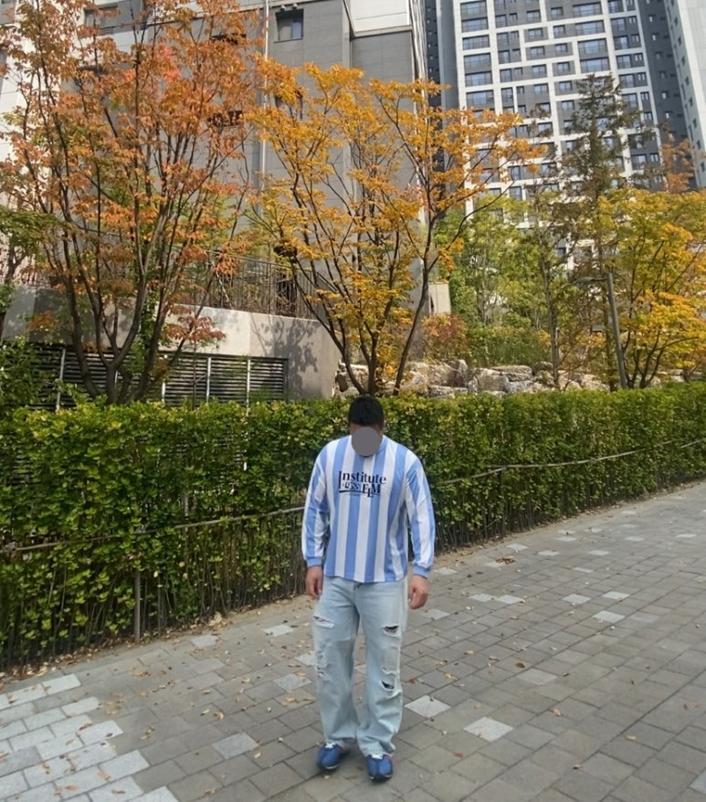 데일리룩('25. 10. 30.)필루미네이트 스트라이프 아르헨티나 국대유니폼 지브라 유벤투스 델피에로 지단, 에러스익셉티드 데님팬츠 데미지진 무파진 연청바지, 나이키 문레이서 블루