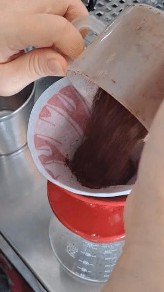 드리퍼에 원두담다