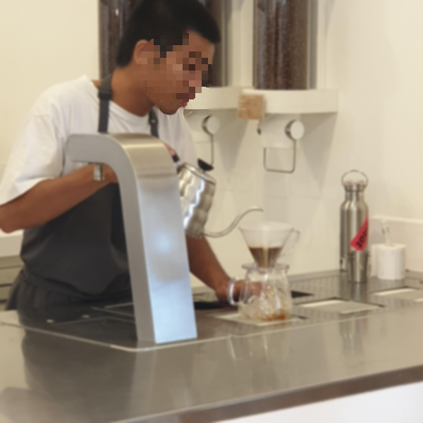 베이크트 스미냑(BAKED Seminyak): 발리 스미냑(Bali Seminyak)지역 카페_추출 모습