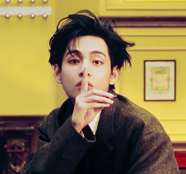 감성 충만 뷔 화보, 팬들이 사랑한 이유는?