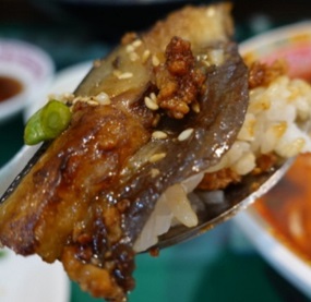 가지덮밥-한입