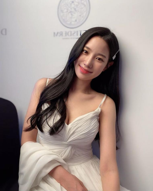 (베리굿) 조현 하얀색 드레스 사진