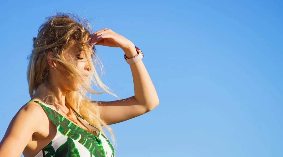 햇빛 비타민이라고 불리우는 비타민 D가 장내미생물 균형에도 필수적인 약할을 한다는 것을 표현하는 사진