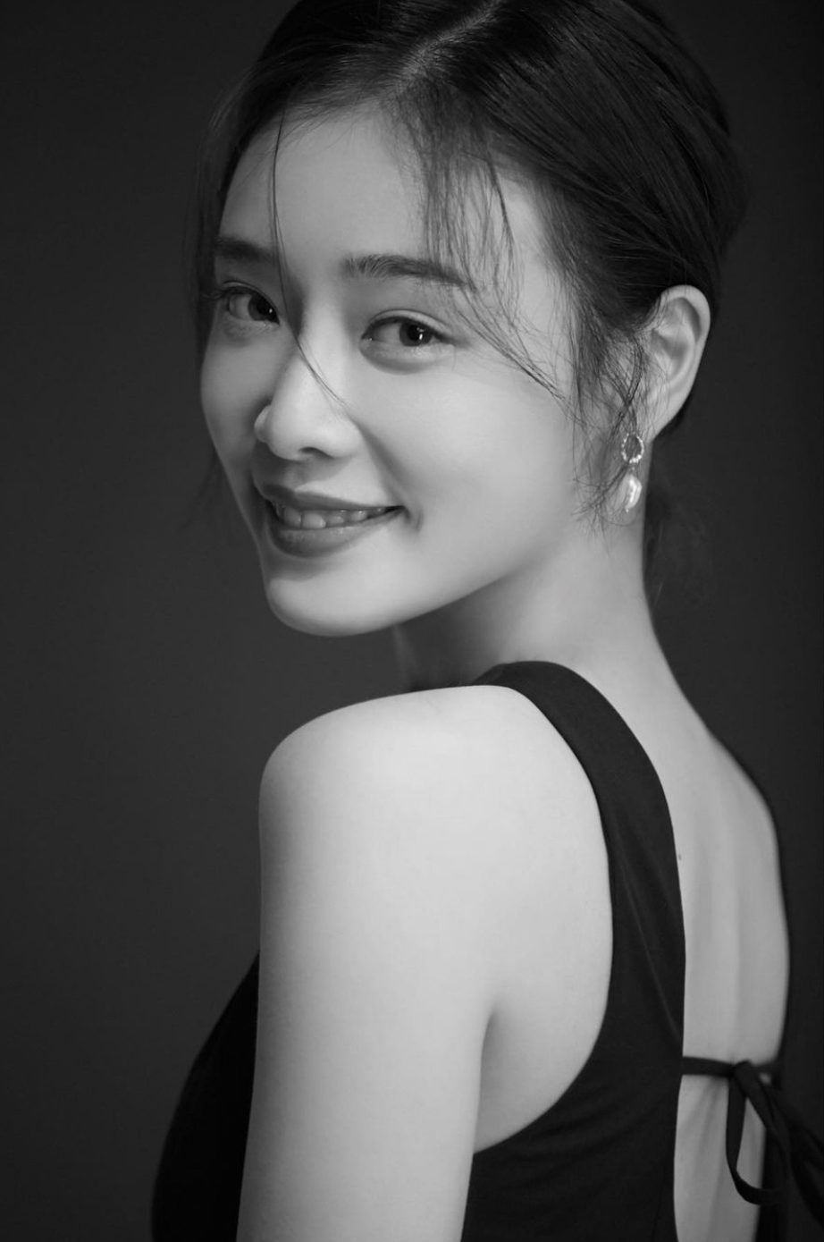배우 김히어라