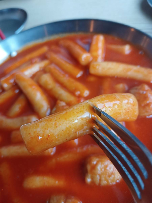 60계치킨 떡볶이 한입