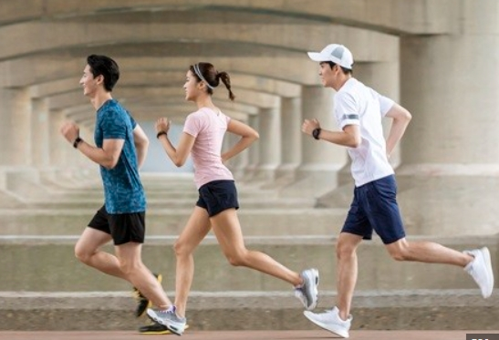 50대 근육 운동으로 체력&middot;자신감 되찾기! 하루 15분 홈트 루틴 공개